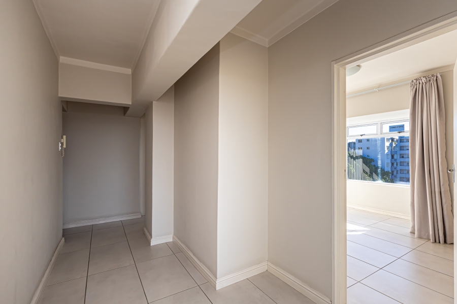 To Let 2 Bedroom Property for Rent in Green Point Western Cape